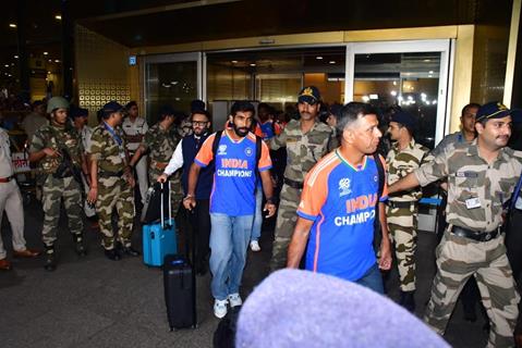 jasprit bumrah snapped at the Mumbai Airport