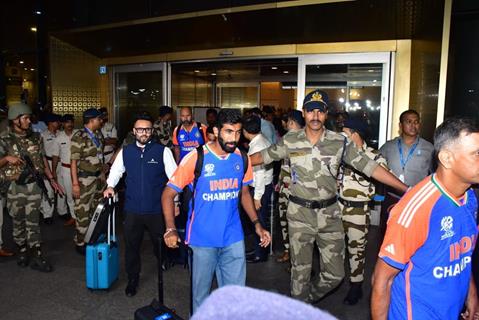 jasprit bumrah snapped at the Mumbai Airport