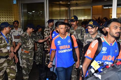 Rahul Dravid snapped at the Mumbai airport