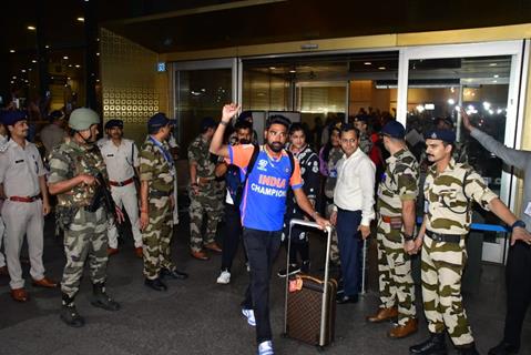 Mohammed Siraj snapped at the Mumbai airport