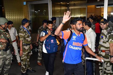 Mohammed Siraj snapped at the Mumbai airport