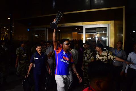 Hardik Himanshu Pandya snapped at the Mumbai Airport