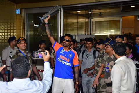 Hardik Himanshu Pandya snapped at the Mumbai Airport