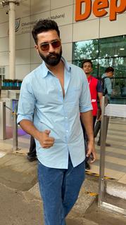 Vicky Kaushal snapped at the airport