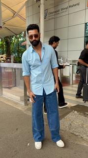 Vicky Kaushal snapped at the airport