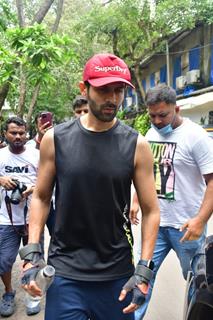 Kartik Aaryan snapped in the city