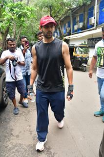 Kartik Aaryan snapped in the city