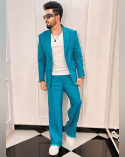 Dheeraj Dhoopar effortlessly masters fashion