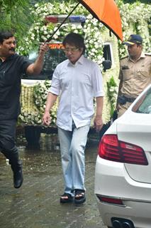 Sajid Nadiadwala attend Krishan Kumar’s daughter Tishaa Kumar’s funeral in Mumbai