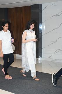 Divya Khossla attend the prayer meet of Krishan Kumar’s daughter Tishaa Kumar