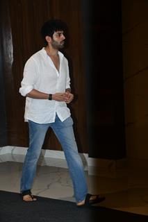 Kartik Aaryan attend the prayer meet of Krishan Kumar’s daughter Tishaa Kumar