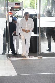 Celebs attend the prayer meet of Krishan Kumar’s daughter Tishaa Kumar