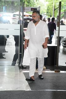 Celebs attend the prayer meet of Krishan Kumar’s daughter Tishaa Kumar