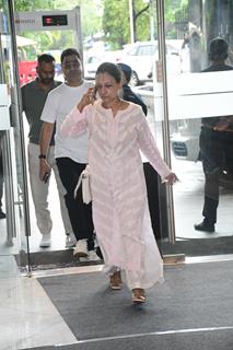 Celebs attend the prayer meet of Krishan Kumar’s daughter Tishaa Kumar