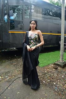 Janhvi Kapoor snapped on the set of Bigg Boss OTT for the promotion of their upcoming film Ulajh 