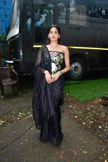 Janhvi Kapoor snapped on the set of Bigg Boss OTT for the promotion of their upcoming film Ulajh 