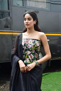 Janhvi Kapoor snapped on the set of Bigg Boss OTT for the promotion of their upcoming film Ulajh 