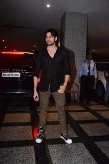 Sidharth Malhotra attend Dinesh Vijan's Birthday Party