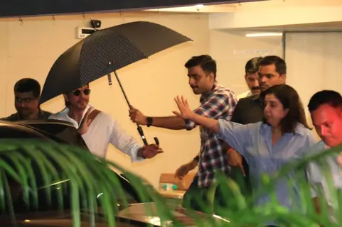 Shah Rukh Khan and Farah Khan  snapped at Farah Khan's Residence