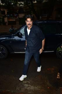 Sikandar Kher snapped at Farah Khan’s residence