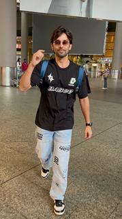 Himansh Kohli  snapped at the airport