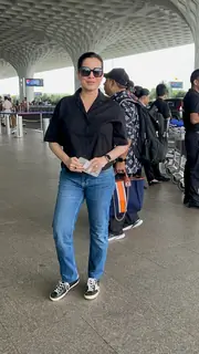 Neelam Kothari  snapped at the airport