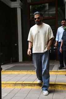 Suniel Shetty snapped in Khar