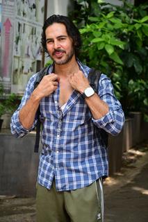 Dino Morea snapped in the city