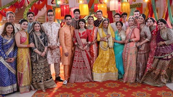 Romit Raj, Rupali Ganguly, Sudhanshu Pandey, Shruti Ulfat, Anita Raaj, Rajan Shahi, Rohit Purohit, Samridhii Shukla, Garvita Sadhwani and Rishabh Jaiswal celebration of Raksha Bandhan on set