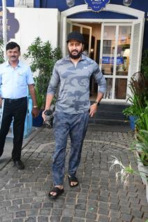 Riteish Deshmukh snapped in the city