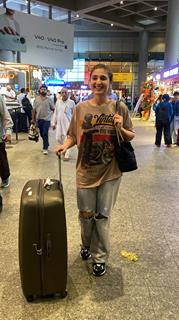 Dhvani Bhanushali snapped at the airport