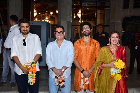 Aashim Gulati, Dhvani Bhanushali and Vinod Bhanushali  visit ISKCON Temple, Juhu 