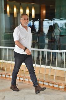 Dalip Tahil attends prayer meet of late photographer Pradeep Bandekar