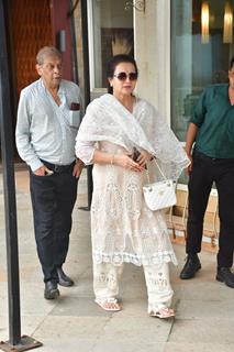 Poonam Dhillon attends prayer meet of late photographer Pradeep Bandekar