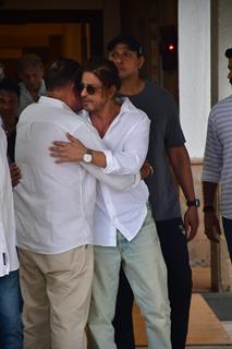 Shah Rukh Khan attends prayer meet of late photographer Pradeep Bandekar