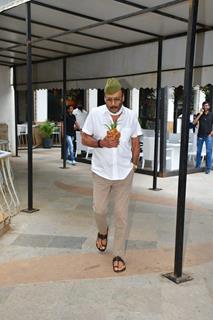 Jackie Shroff attends prayer meet of late photographer Pradeep Bandekar