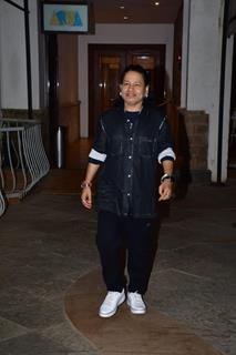 Kailash Kher attends prayer meet of late photographer Pradeep Bandekar