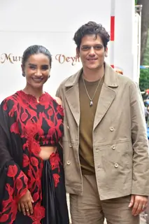 Vijay Varma and Patralekhaa snapped promoting their upcoming movie IC 814 on sets of Aapkaa Apna Zakir