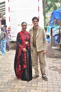 Vijay Varma and Patralekhaa snapped promoting their upcoming movie IC 814 on sets of Aapkaa Apna Zakir