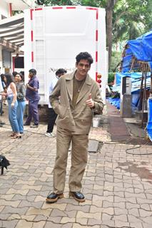 Vijay Varma snapped promoting their upcoming movie IC 814 on sets of Aapkaa Apna Zakir