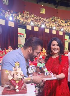 Salman Khan attends eco-friendly Ganesha Event