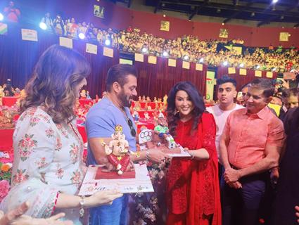 Salman Khan attends eco-friendly Ganesha Event