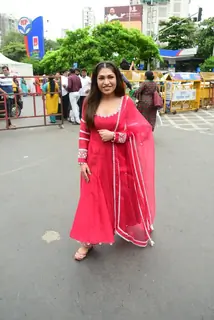 Tulsi Kumar snapped at Siddhivinayak Temple
