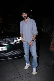 Kartik Aaryan snapped in the city