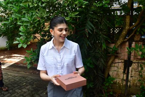 Sanjana Sanghi celebrates her birthday with paps