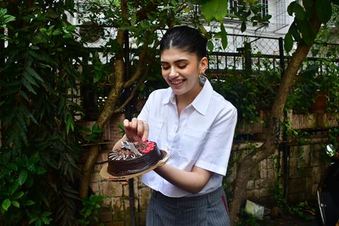 Sanjana Sanghi celebrates her birthday with paps