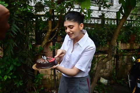 Sanjana Sanghi celebrates her birthday with paps