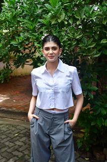 Sanjana Sanghi celebrates her birthday with paps