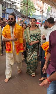 Ranveer Singh and Deepika Padukone snapped at Siddhivinayak Temple 