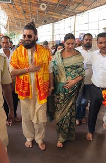 Ranveer Singh and Deepika Padukone snapped at Siddhivinayak Temple 